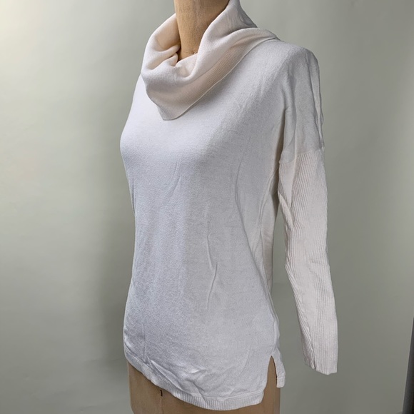 Banana republic cream sweater - Picture 2 of 7